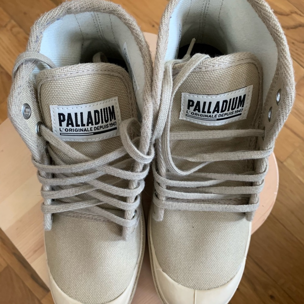 NWOT Palladium boots booties in Sand size 6